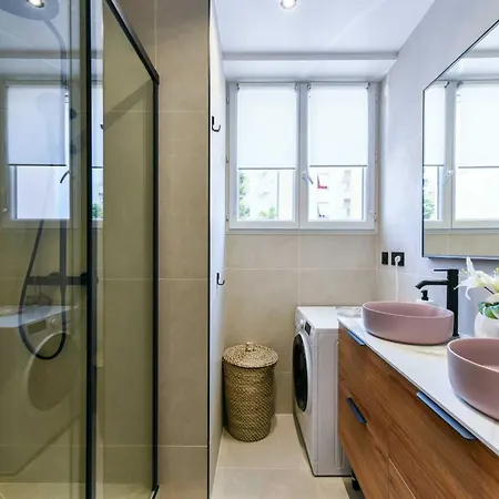 Cosy With Parking - - Mobility Lease Apartamento